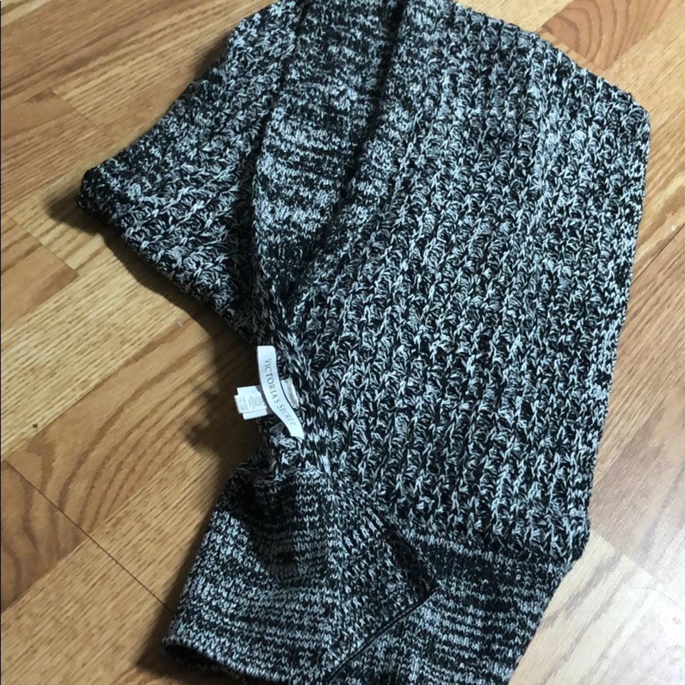 Victoria’s Secret knit scarf